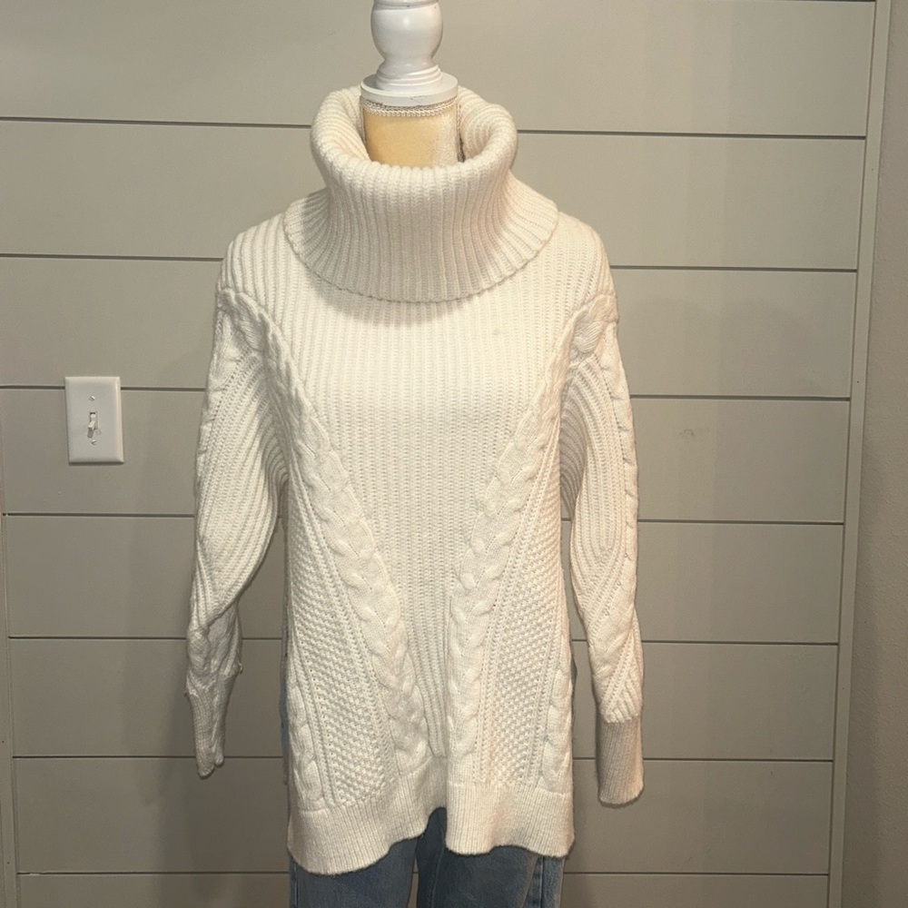 Banana Republic Cream Cable Knit Turtleneck Sweater